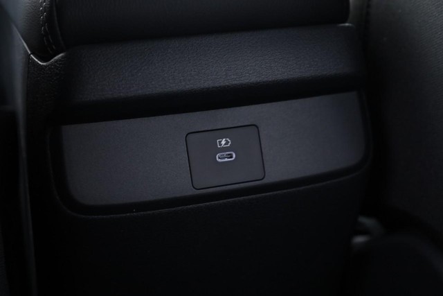 Nissan Sentra Vehicle Image 22