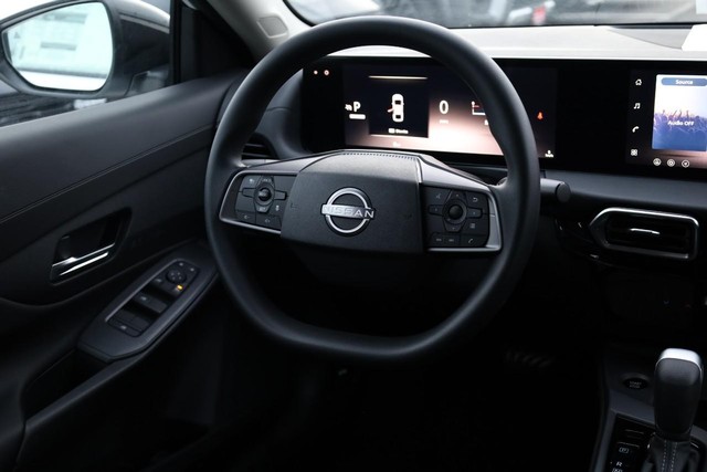 Nissan Sentra Vehicle Image 24