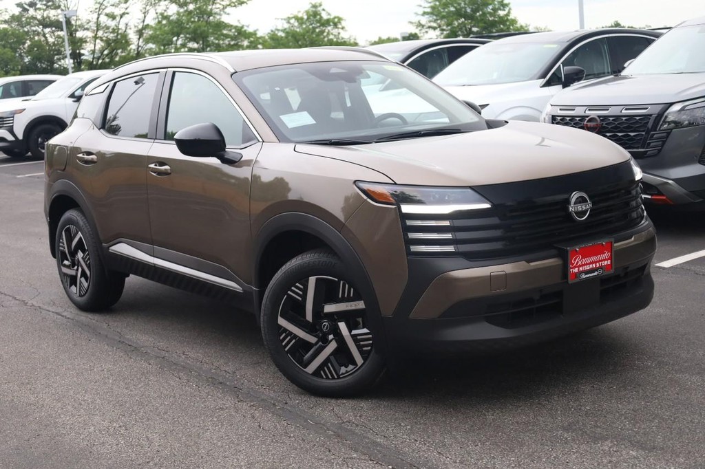 Nissan Kicks Vehicle Image 02
