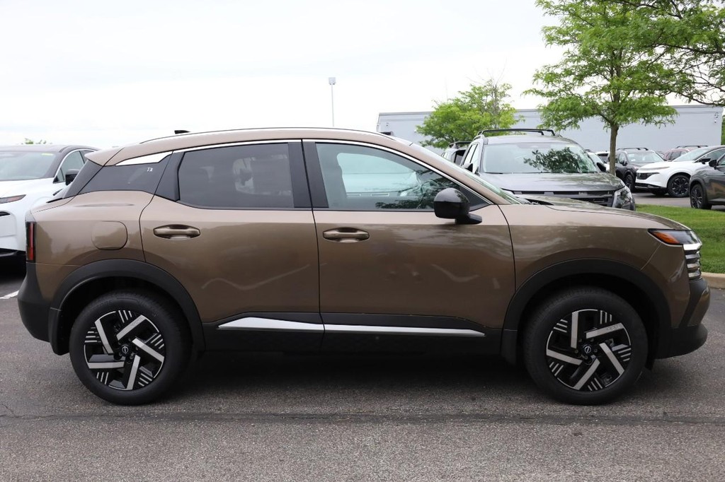 Nissan Kicks Vehicle Image 04