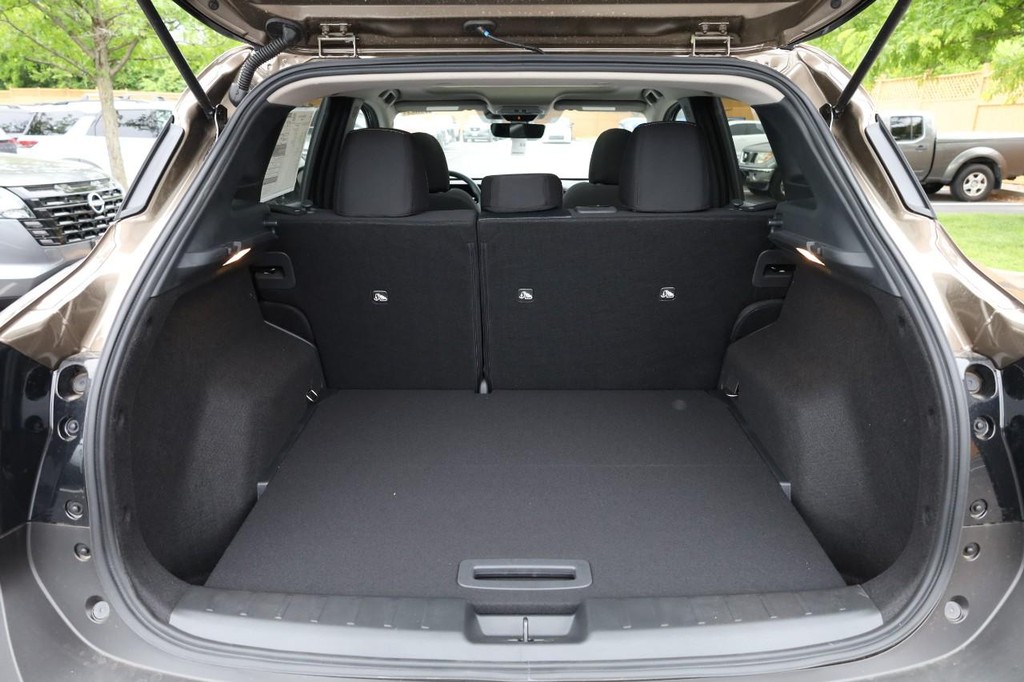 Nissan Kicks Vehicle Image 05