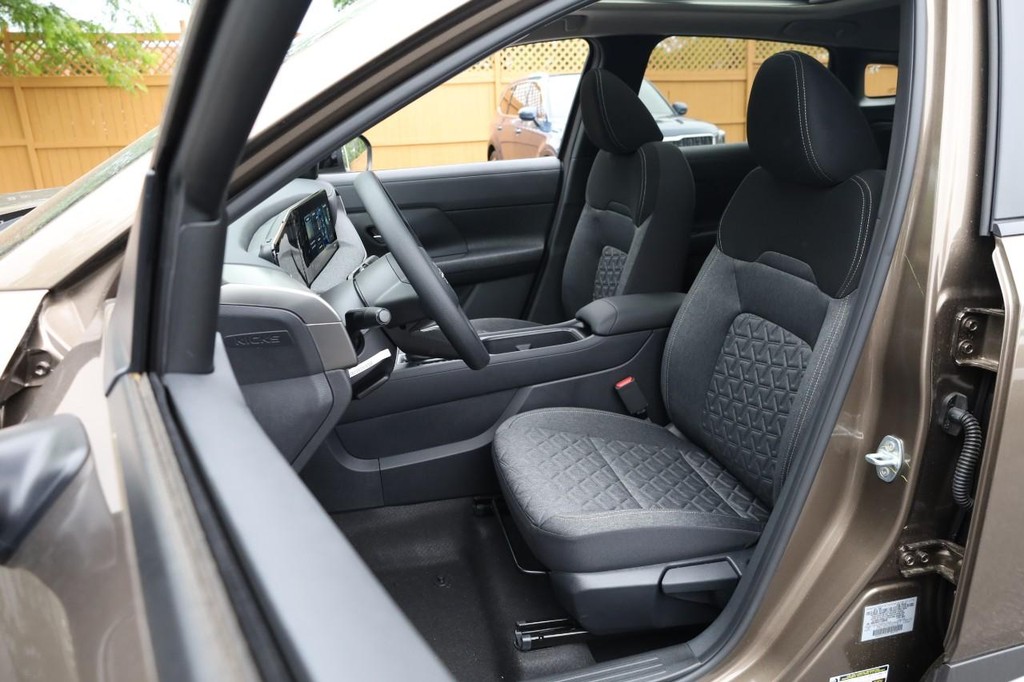 Nissan Kicks Vehicle Image 06