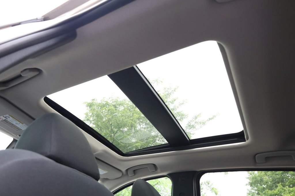 Nissan Kicks Vehicle Image 08