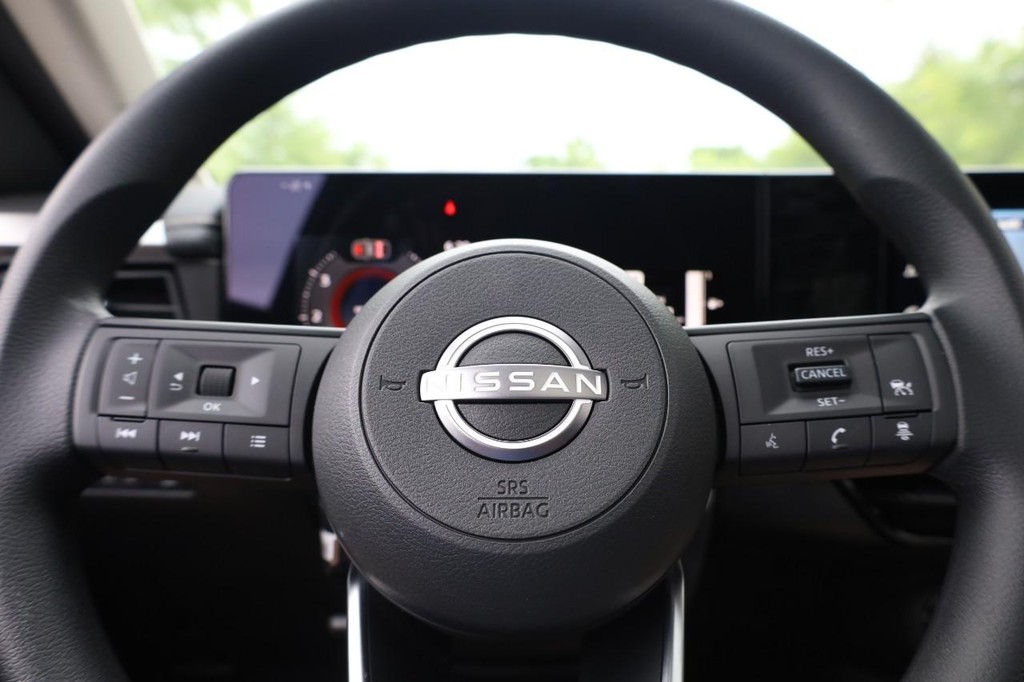 Nissan Kicks Vehicle Image 09