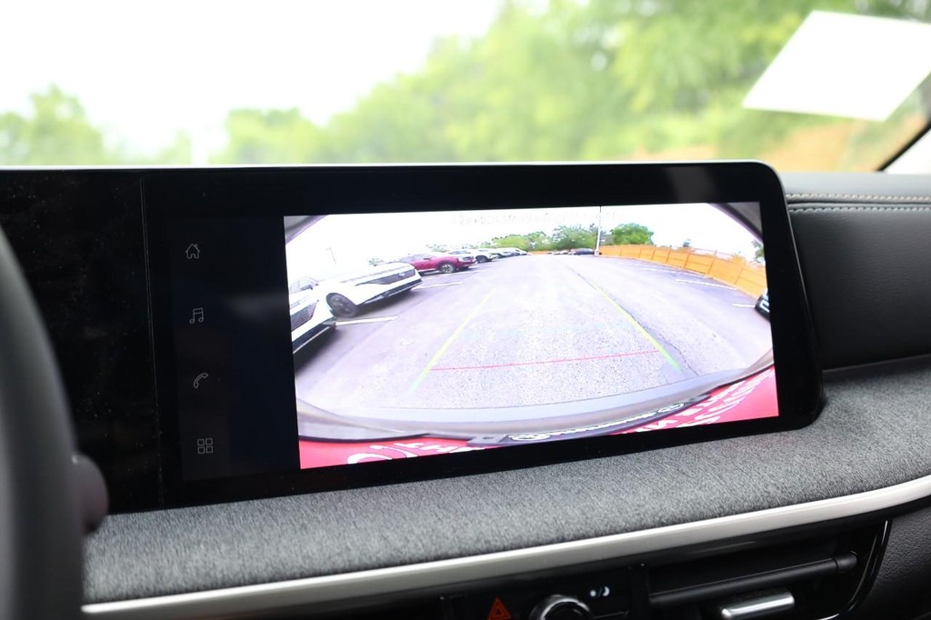 Nissan Kicks Vehicle Image 12
