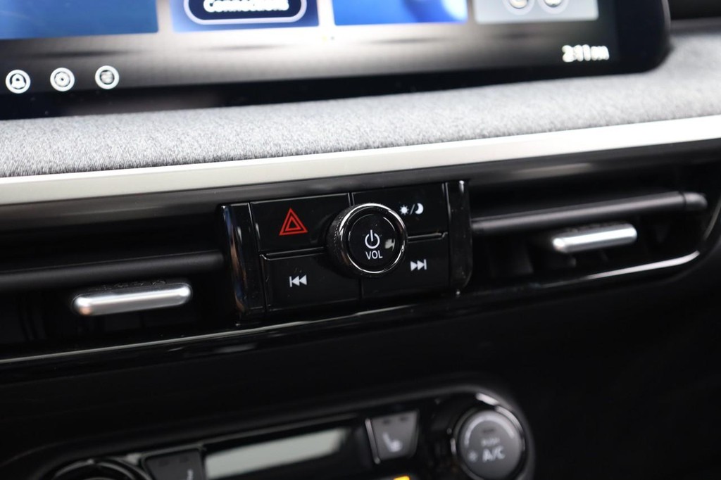 Nissan Kicks Vehicle Image 13