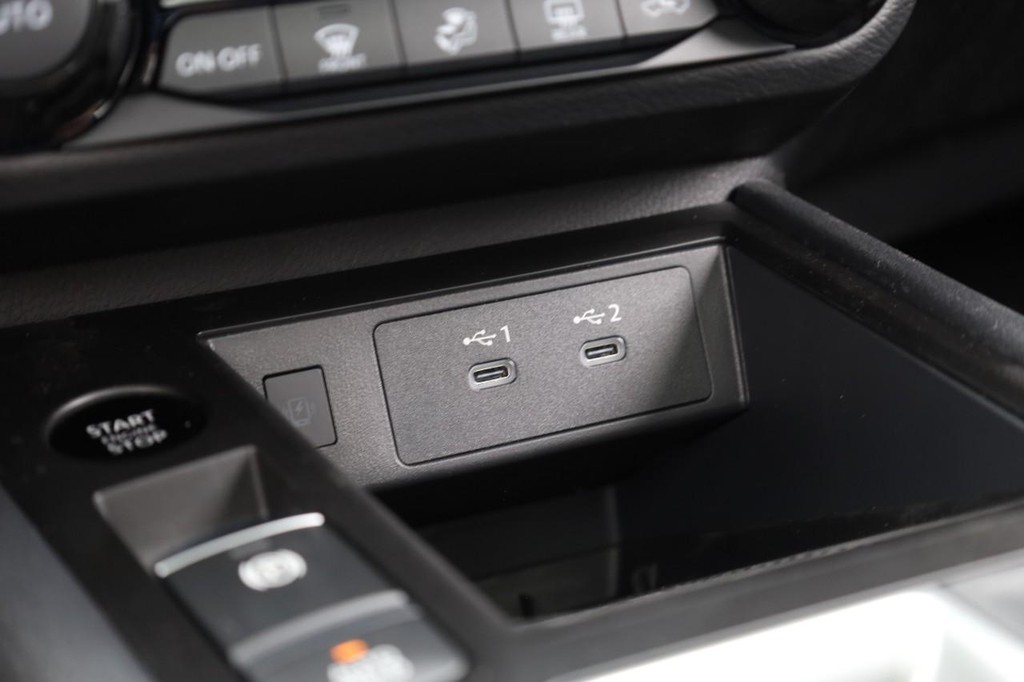 Nissan Kicks Vehicle Image 15