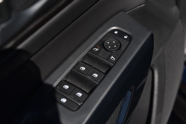 Nissan Pathfinder Vehicle Image 09