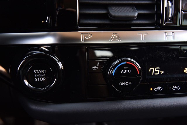 Nissan Pathfinder Vehicle Image 15