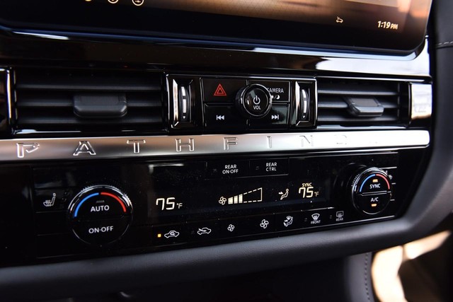 Nissan Pathfinder Vehicle Image 16