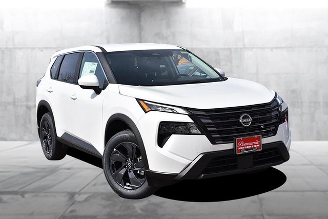 Nissan Rogue Vehicle Image 02