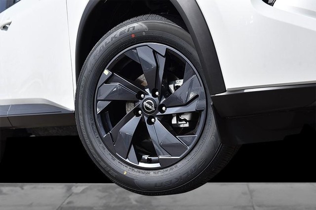 Nissan Rogue Vehicle Image 03