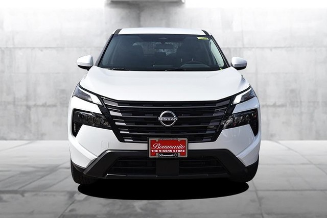 Nissan Rogue Vehicle Image 04