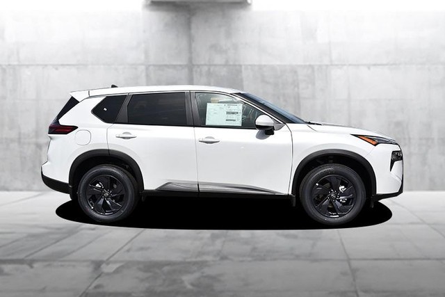 Nissan Rogue Vehicle Image 05