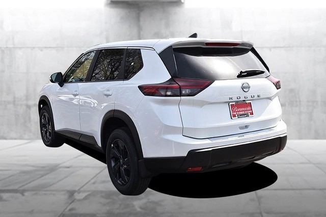 Nissan Rogue Vehicle Image 07