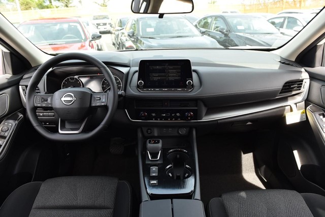 Nissan Rogue Vehicle Image 08