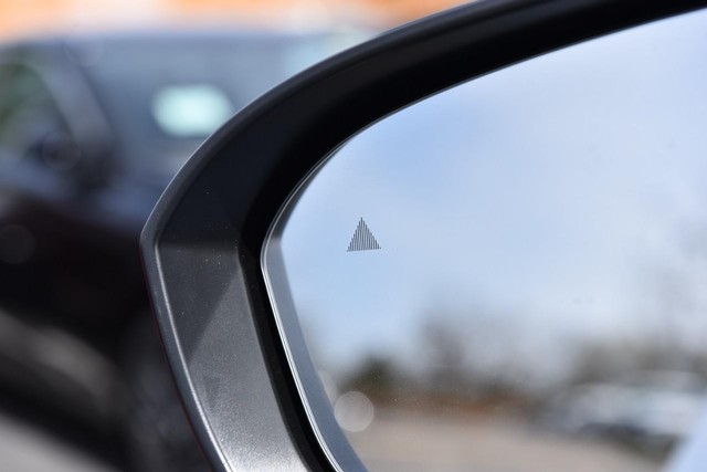 Nissan Rogue Vehicle Image 10