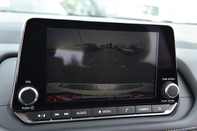 Nissan Rogue Vehicle Image 13