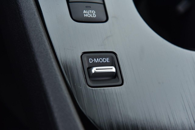 Nissan Rogue Vehicle Image 17