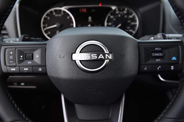 Nissan Rogue Vehicle Image 18