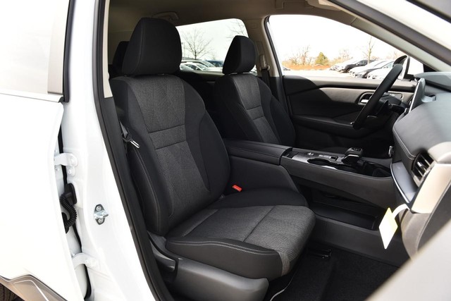 Nissan Rogue Vehicle Image 20