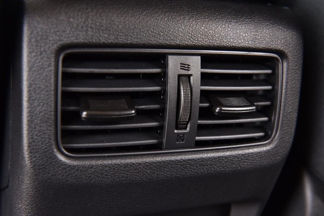 Nissan Rogue Vehicle Image 22