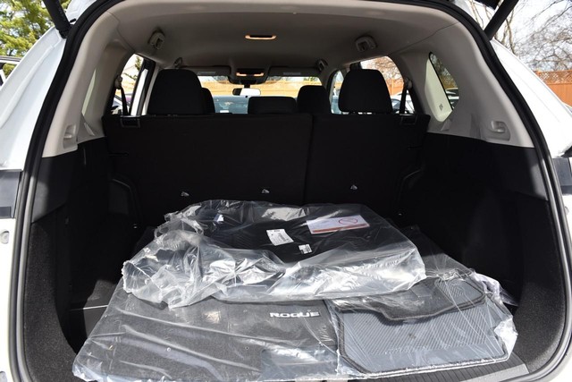 Nissan Rogue Vehicle Image 24