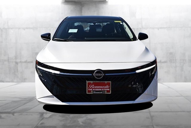 Nissan Sentra Vehicle Full-screen Gallery Image 4