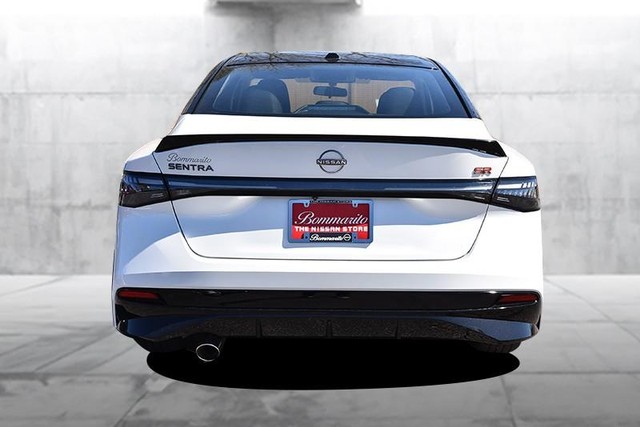 Nissan Sentra Vehicle Full-screen Gallery Image 6