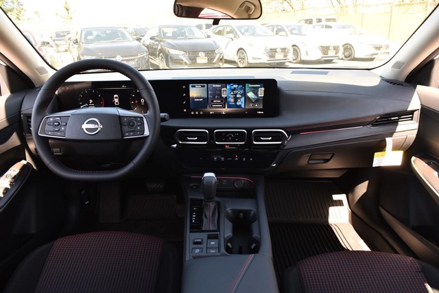 Nissan Sentra Vehicle Full-screen Gallery Image 8