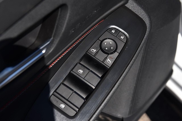 Nissan Sentra Vehicle Full-screen Gallery Image 9