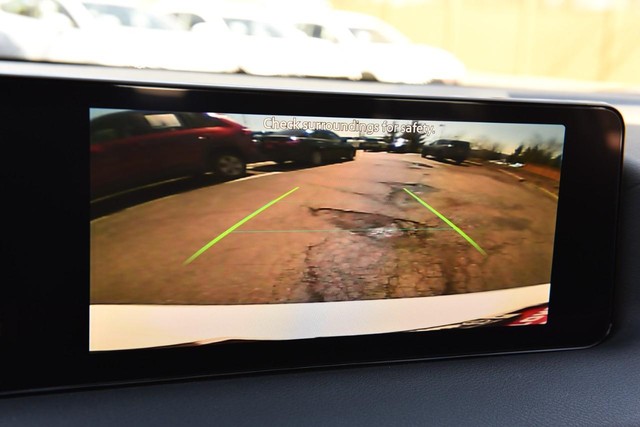 Nissan Sentra Vehicle Full-screen Gallery Image 13