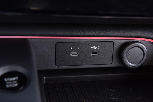 Nissan Sentra Vehicle Full-screen Gallery Image 16