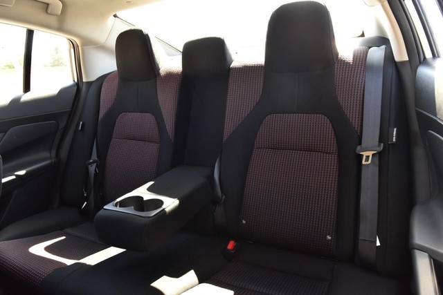 Nissan Sentra Vehicle Full-screen Gallery Image 22