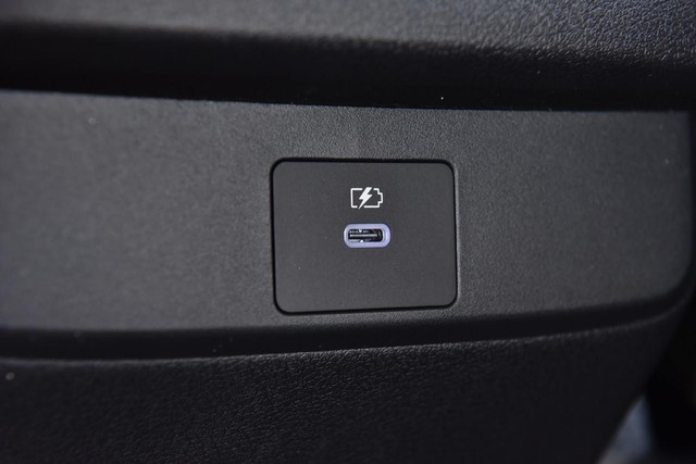 Nissan Sentra Vehicle Full-screen Gallery Image 23