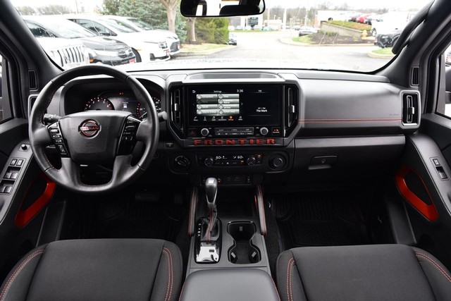 Nissan Frontier Vehicle Image 09