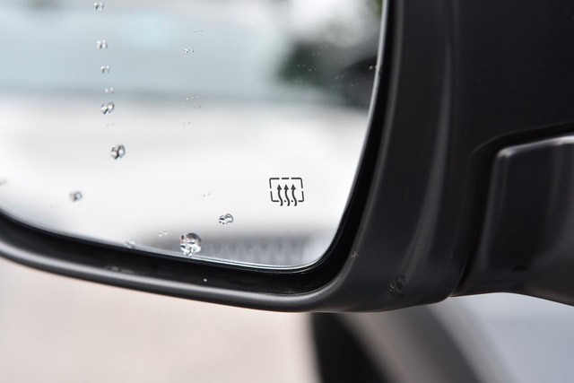 Nissan Frontier Vehicle Image 12