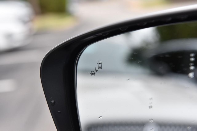 Nissan Frontier Vehicle Image 13