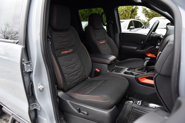 Nissan Frontier Vehicle Image 28