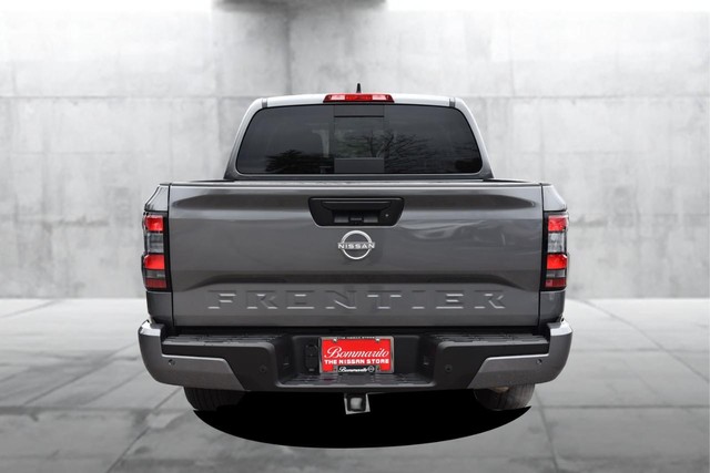 Nissan Frontier Vehicle Full-screen Gallery Image 6
