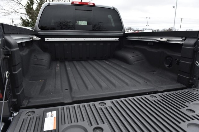 Nissan Frontier Vehicle Full-screen Gallery Image 7