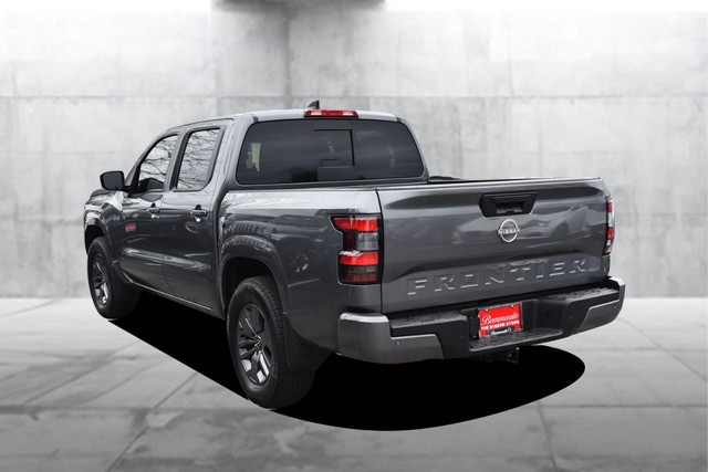 Nissan Frontier Vehicle Full-screen Gallery Image 8