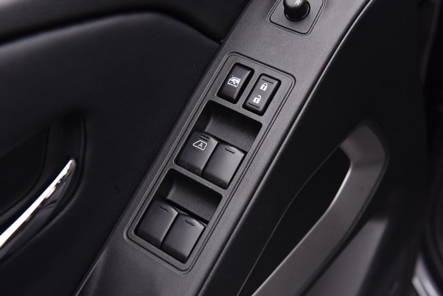 Nissan Frontier Vehicle Full-screen Gallery Image 10