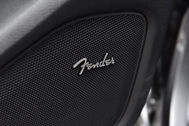 Nissan Frontier Vehicle Full-screen Gallery Image 11