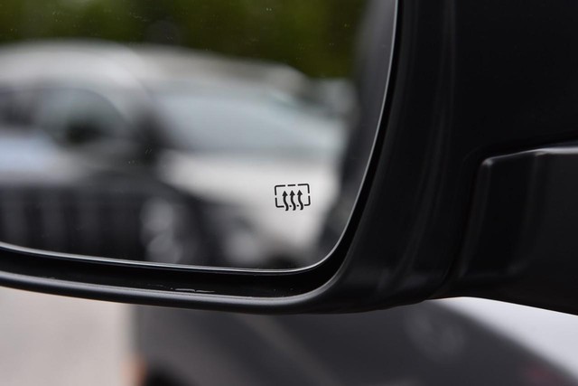 Nissan Frontier Vehicle Full-screen Gallery Image 12