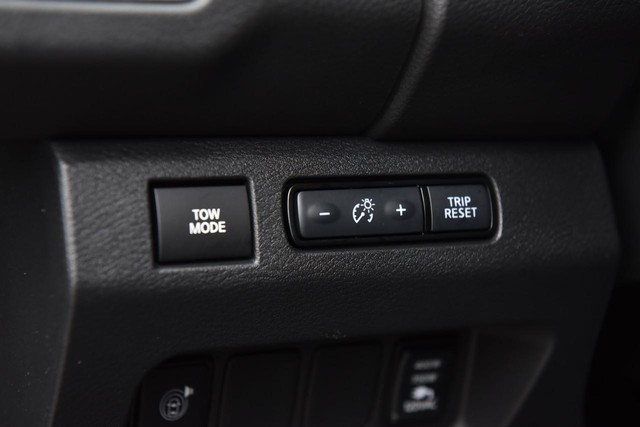 Nissan Frontier Vehicle Full-screen Gallery Image 14