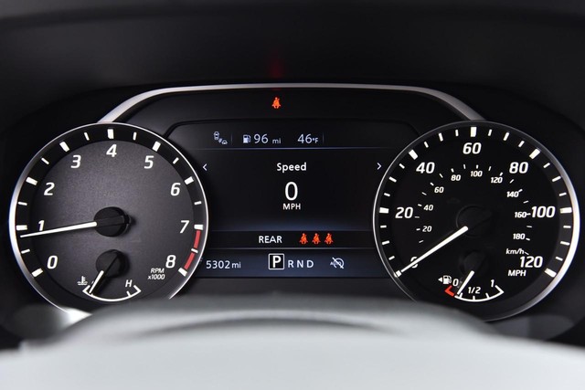 Nissan Frontier Vehicle Full-screen Gallery Image 16