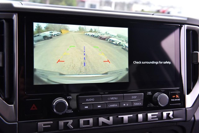 Nissan Frontier Vehicle Full-screen Gallery Image 17