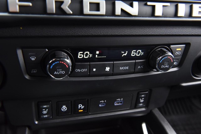 Nissan Frontier Vehicle Full-screen Gallery Image 19