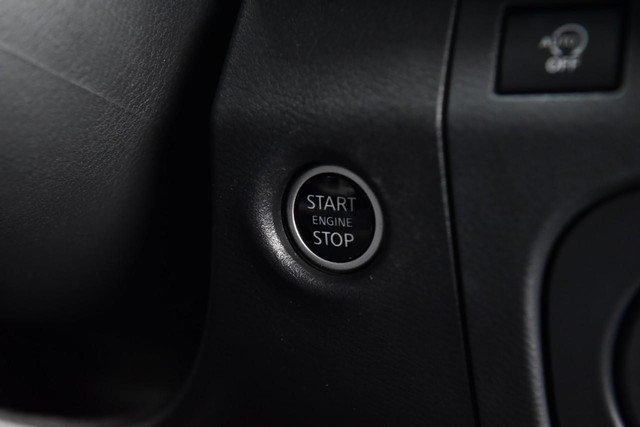 Nissan Frontier Vehicle Full-screen Gallery Image 21